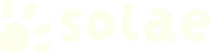 Logo de solaeflore flore. Empreinte d'un soleil avec ses rayons et "solae" écrit avec une typographie qui ressemble à un tampon.